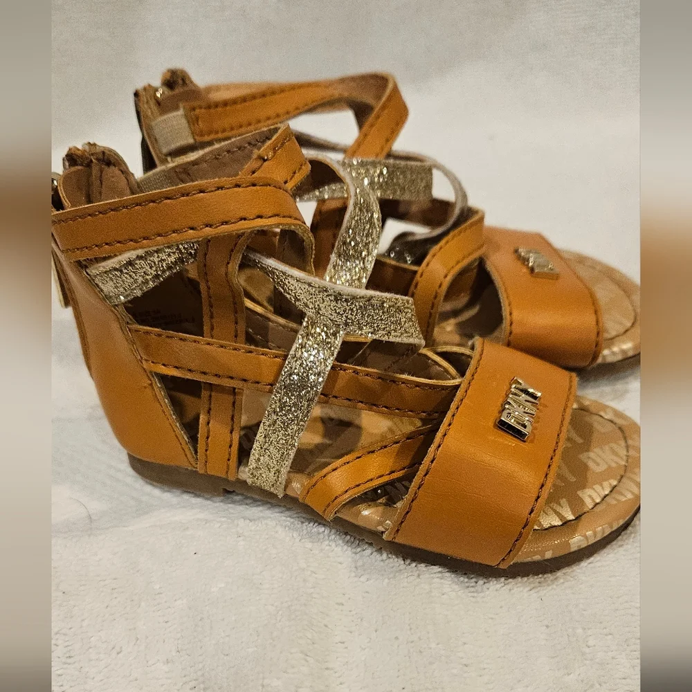 DKNY SANDALS